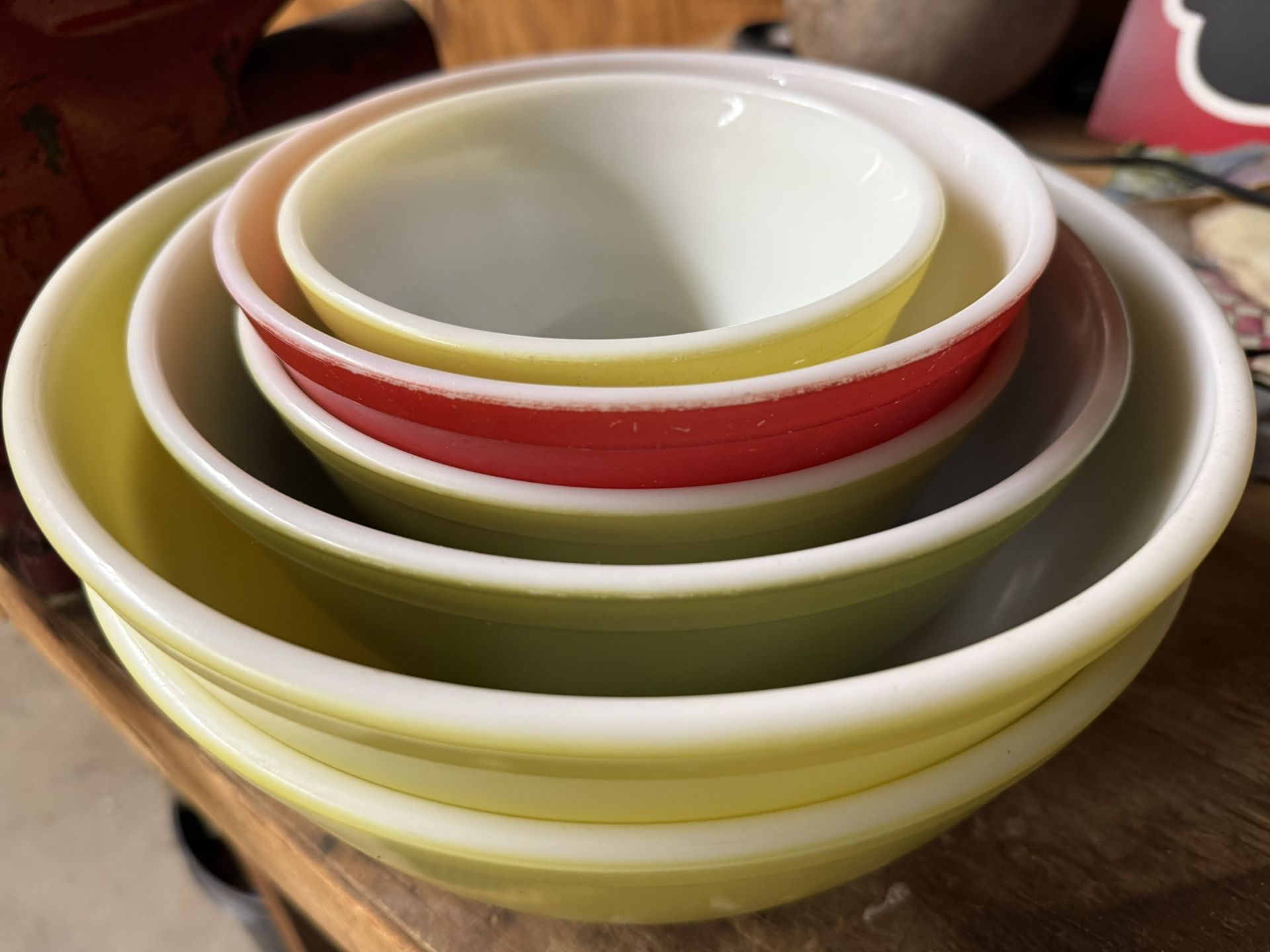 Vintage Pyrex bowls