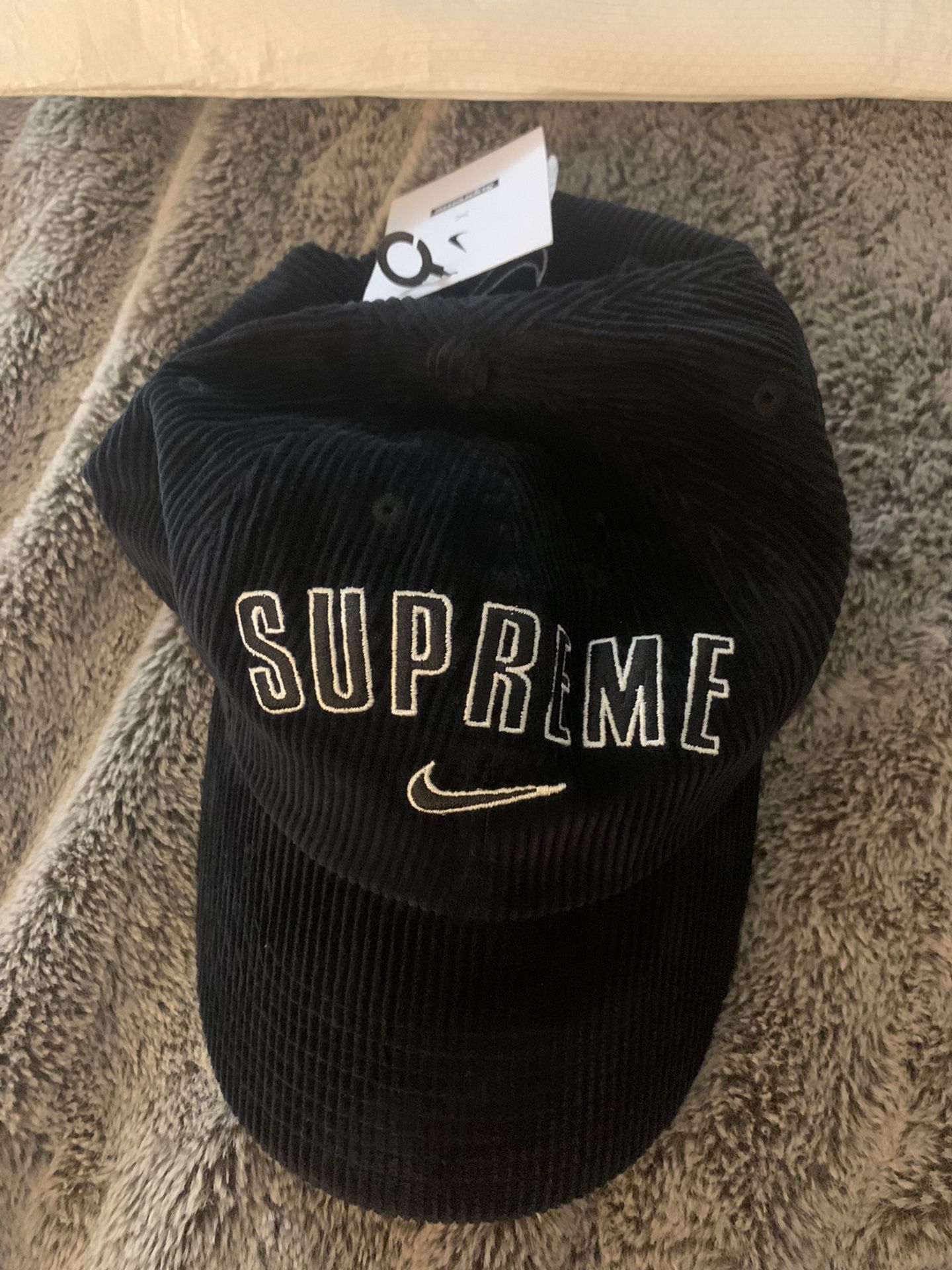 Supreme Nike Corduroy Hat (black)