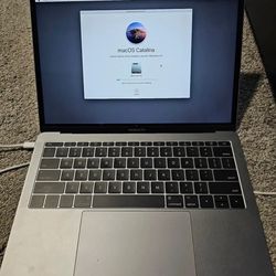 MacBook Pro 13 in & Ipad 8th bundle