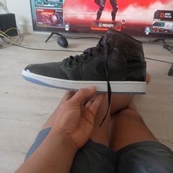 USES SIZE 12 SPACE JAM HIGH TOP JORDAN 1 