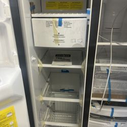 GE Side-by-Side Refrigerator 25 Cu Ft Stainless Steel $950