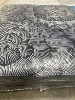 King Serta Perfect Sleeper X Quilted Hybrid Cooling mattress