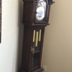 Ridgeway Grandfather Clock In Excellent Condition Working Perfect it Chaim Every 15 Minutes 30 Minutes 45 Minutes And Hourly 