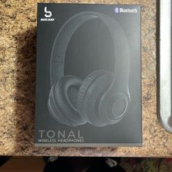 Black Wireless Bluetooth Headphones