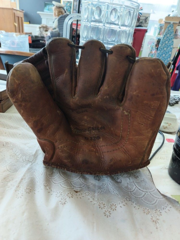 McGregor Softball Glove G320