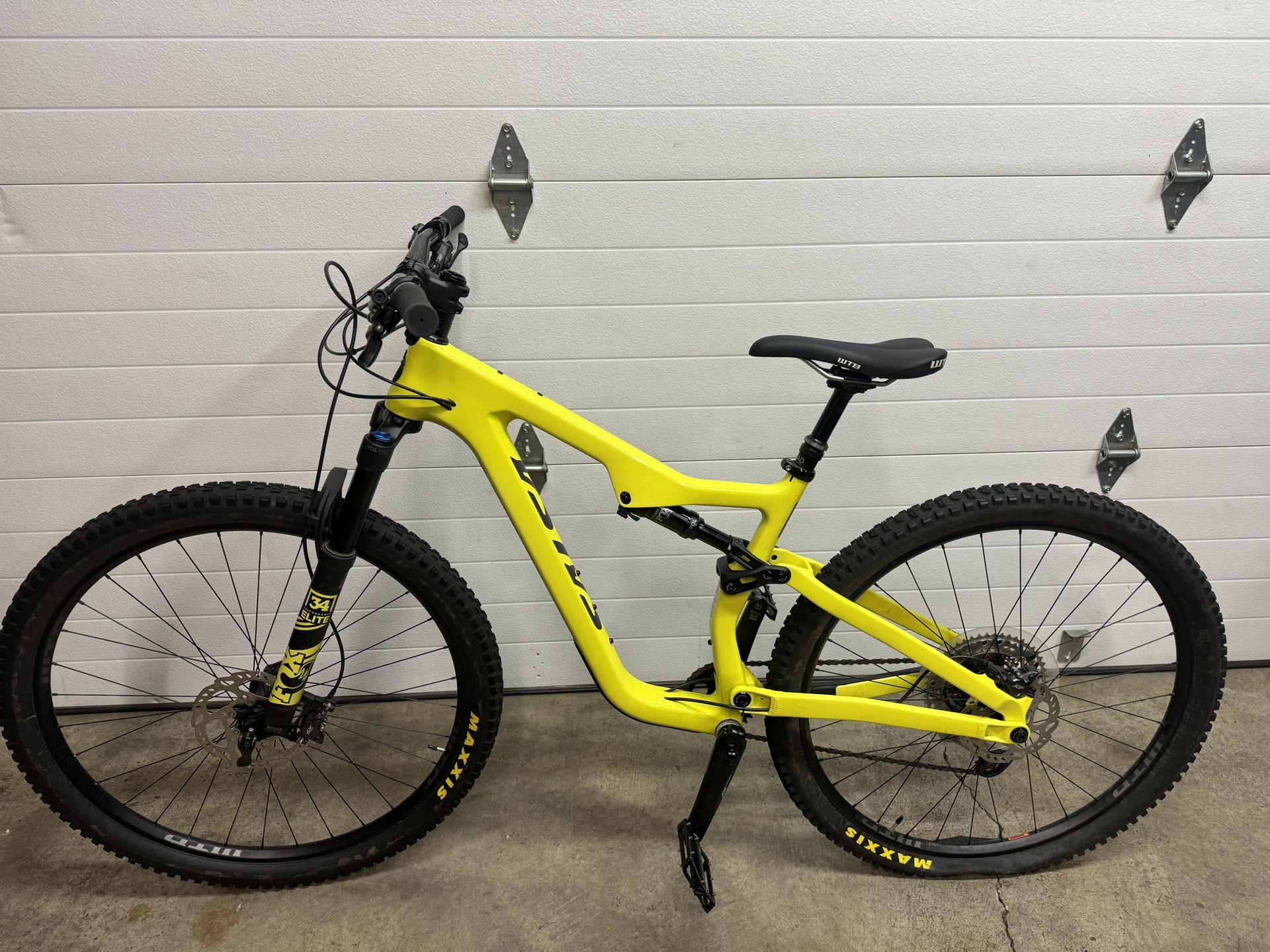 2023 Salsa Mountain BikeFull Carbon Fiber