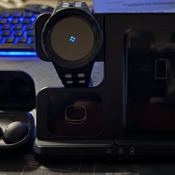 Samsung Watch 5 Pro/ Galaxy Buds Pro 2 And Charging Station