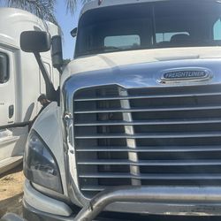 2017    freightliner Cascadia day cab