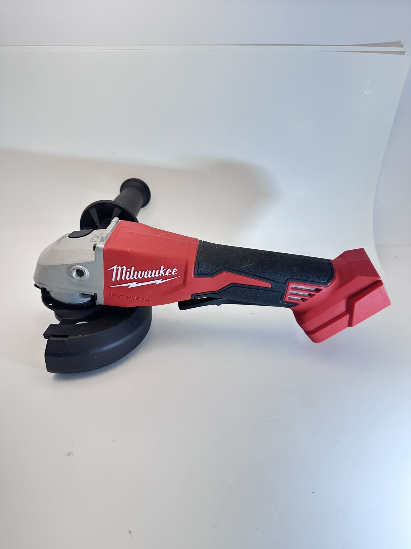 Milwaukee M18 Brushless 4-1/2” / 5” Grinder w/ Paddle Switch – Tool Only (2686-20)