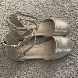 Little Girls Gold Shoes Size 2