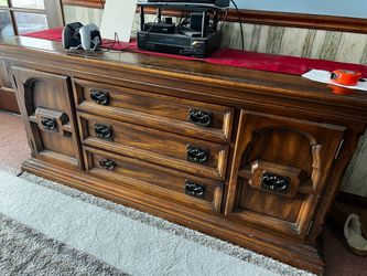Dresser  $100