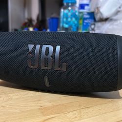 JBL Charge 5 Like New