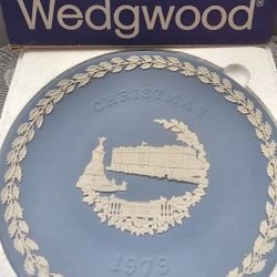 $25.00 - 1979 Christmas WEDGWOOD ENGLAND Collectible Plate!  "Buckingham Palace" Retired Collectible/Like New/Original Box!