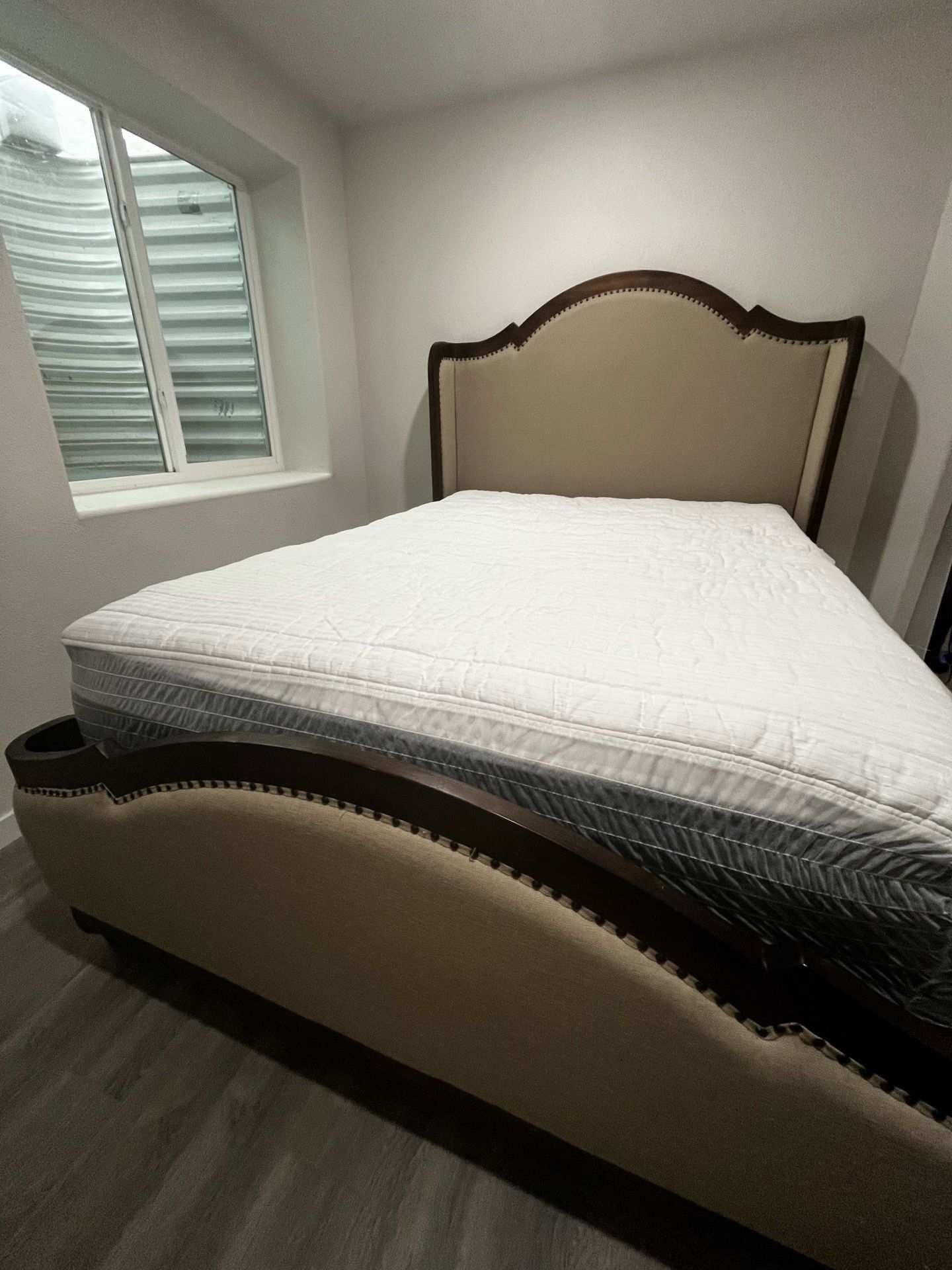 Queen size bedroom set