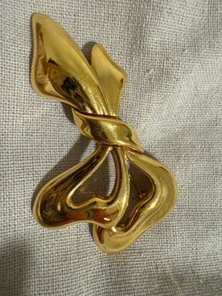 Vintage Monet gold tone brooch