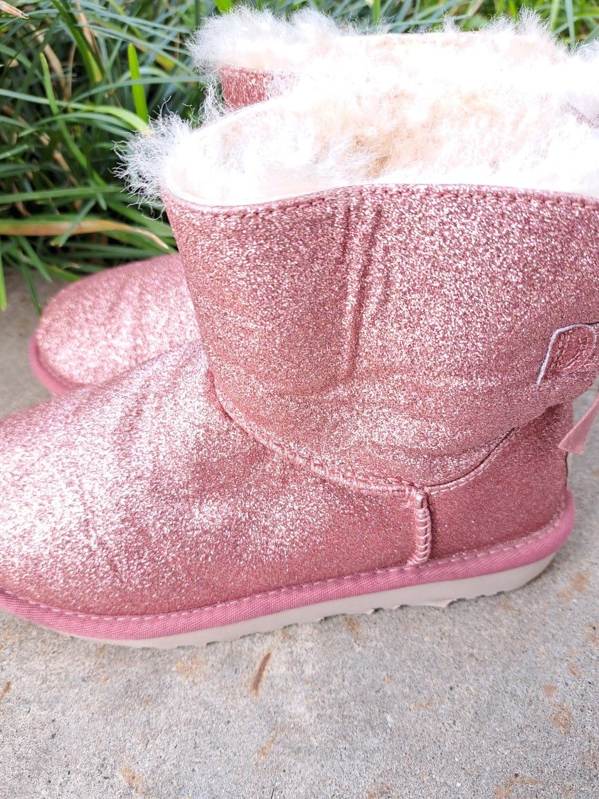 UGG BOOTS SIZE 6