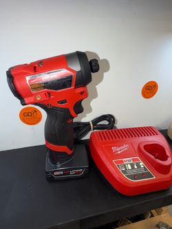 Milwaukee M12 FUEL Impact Driver 3453-20 + Batería 4.0Ah XC + Cargador - Gen 3