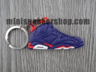 FLAT SILICON SNEAKER KEYCHAIN JORDAN 6 - DOERNBOECHER