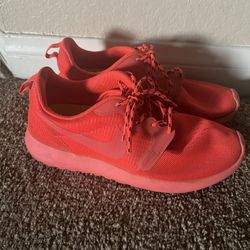 NIKE (size 8)