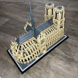 lego set Notre Dame