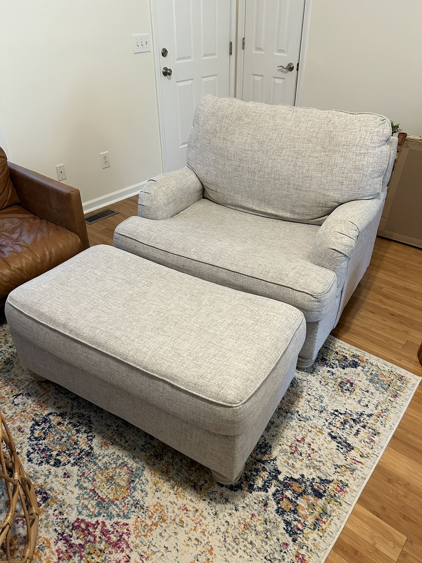 Loveseat & Ottoman