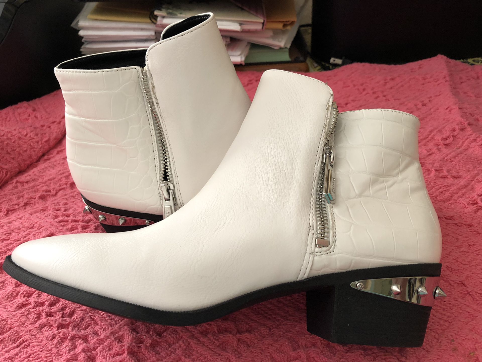 White leather ankle boot, size 9, Never worn (bought wrong size)womens’