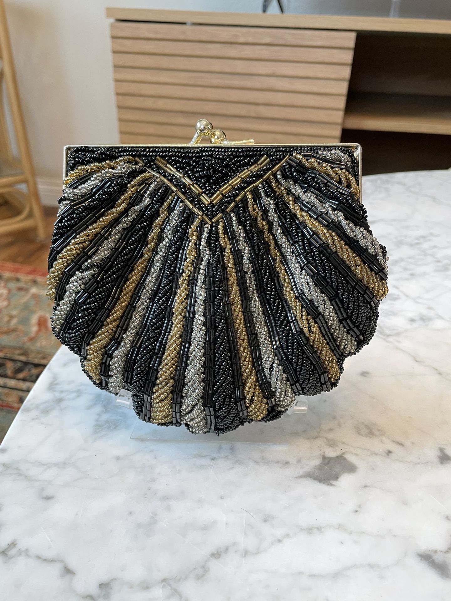 1950s La Regale Gold Clam Shell Beaded Purse for Sale in Rowland Heights,  CA - OfferUp