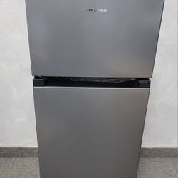 Hisense 4.4-cu ft Mini Fridge with Freezer ENERGY STAR