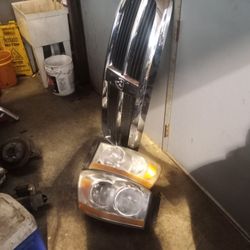 06 Dodge Ram 1500 Grille And Headlights
