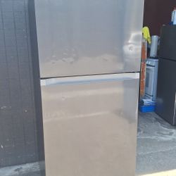 SAMSUNG REFRIGERATOR, APARTMENT SIZE. 