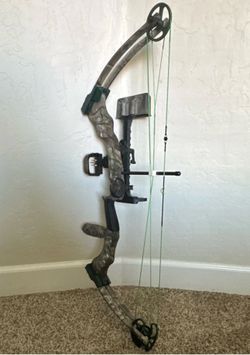 Bear Compound Bow Package RH 70lb 29” Draw + Case & Arrows Hunting Setup