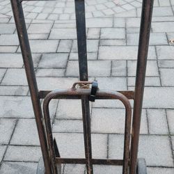 HAND TRUCK WITH FOLDING NOSE EXTENSION 