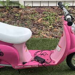 Custom one of a kind Hello Kitty razor pocket mod Pink Comes With Charger And New Batteries.