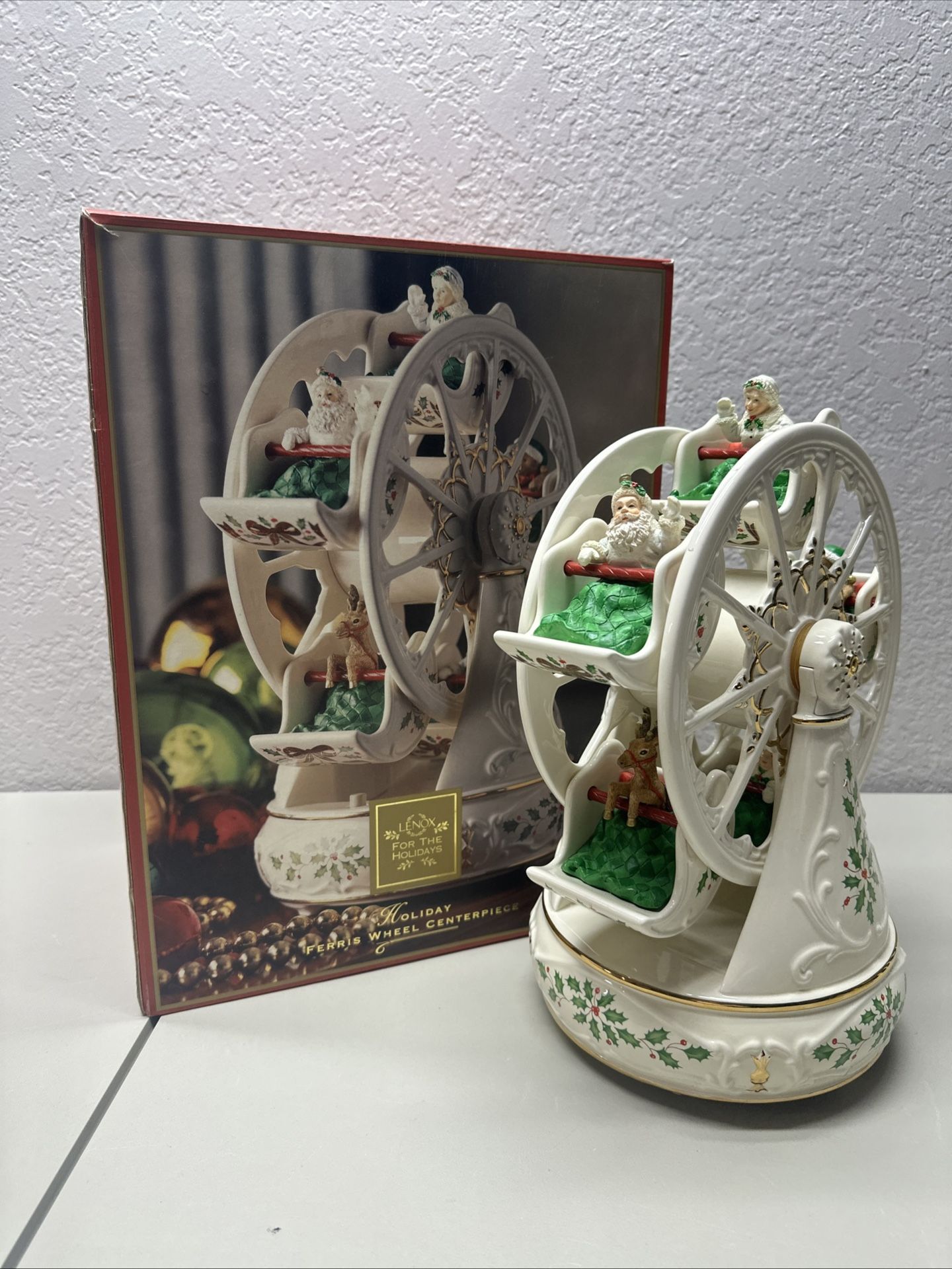 Lenox Ferris Wheel Musical Centerpiece Holiday Christmas 12 Songs Rotating Santa