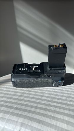 Canon Battery Grip BG - E8