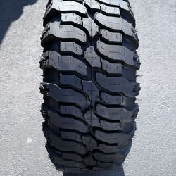 (1) 35x12.50R20 Super Swamper