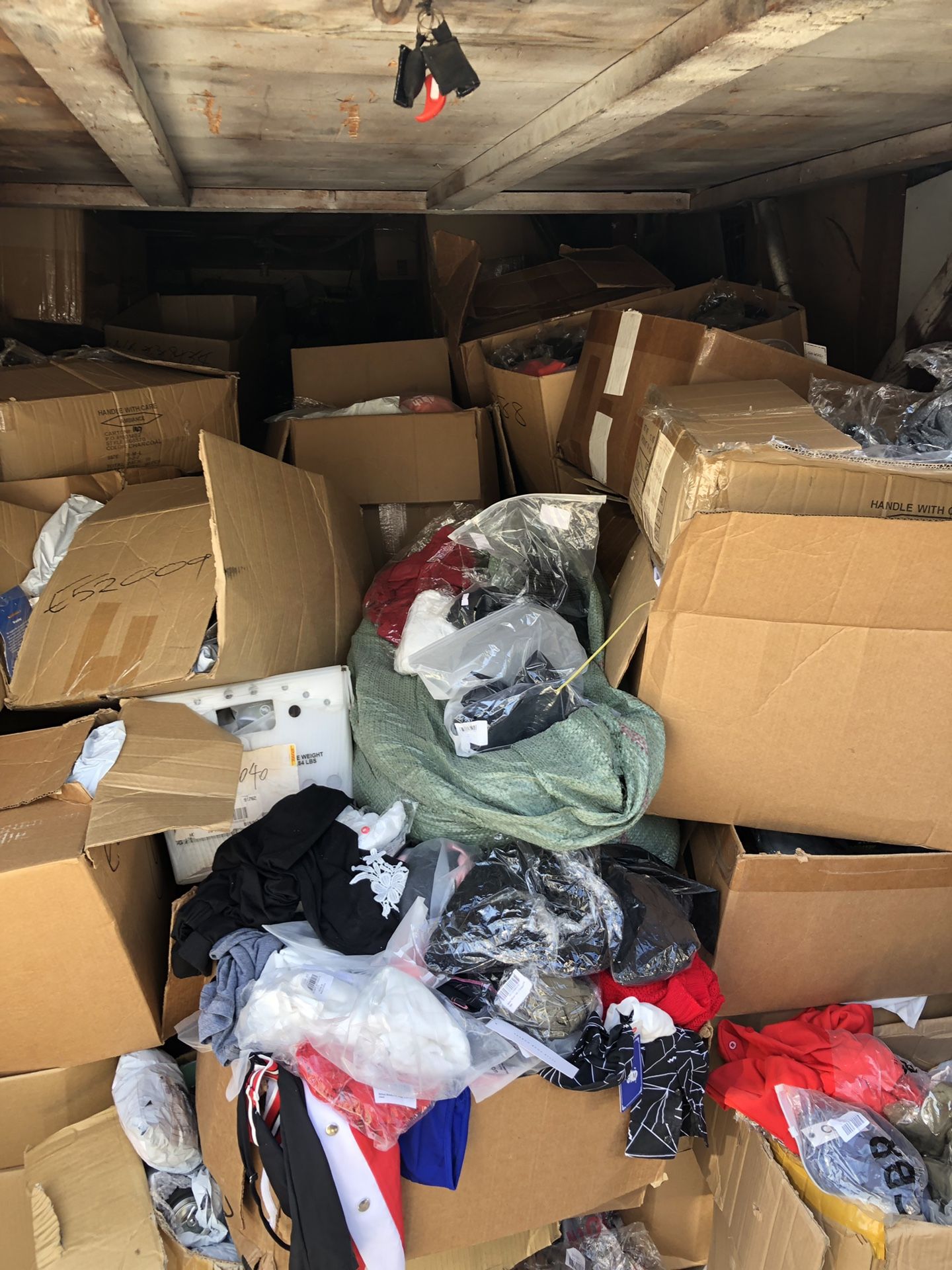 Introducir 70+ imagen pallets de ropa en los angeles Abzlocal.mx