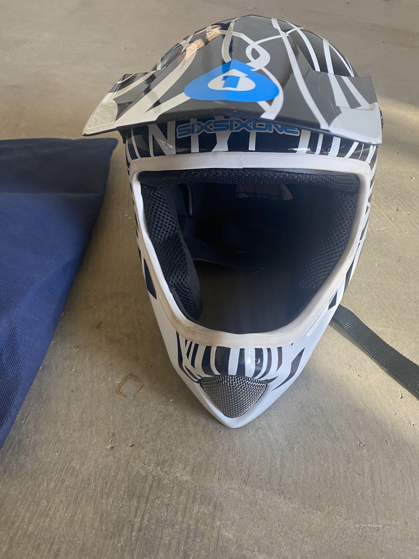Women’s Full-Face Mountain bike helmet