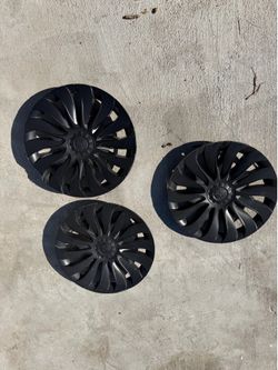 Tesla model 3 18 inch hubcaps