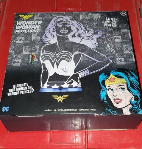 DC Comics Wonder Woman Illuminated Hero Light