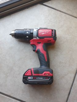 MILWAUKEE 1/2 HAMMER DRILL