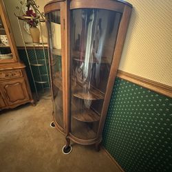 Beautiful Antique Oak Curio/China Cabinet