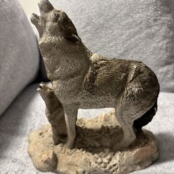 Wolf Statue 