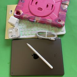 Apple IPad 7th Generation (10.2” Retina / IOS 18 / Touch ID ) 32GB with stylus pen, keyboard, case  & Accessories (128GB $249) 