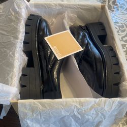 Women’s shoes