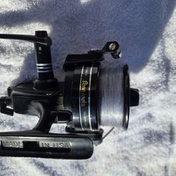 PENN 757 SPINNING REEL 
