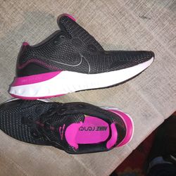 Brand New Nike Renew!! Size 8.5