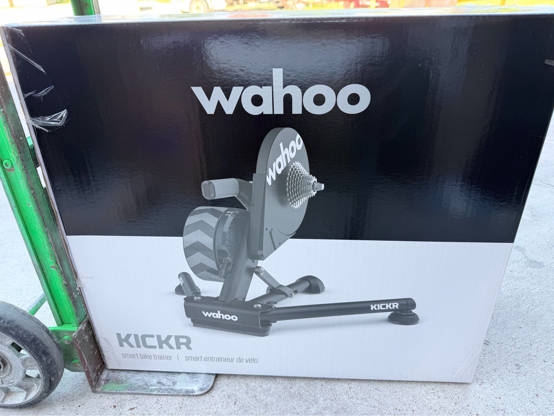 Wahoo KICKR V6 Smart Bike Trainer – Direct Drive Indoor Cycling Trainer