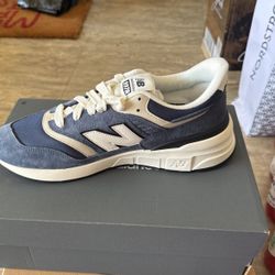 New Balance 997R Blue- Mens Size 10, 11.5 Women 