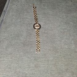 A Golden Marry Braclet 